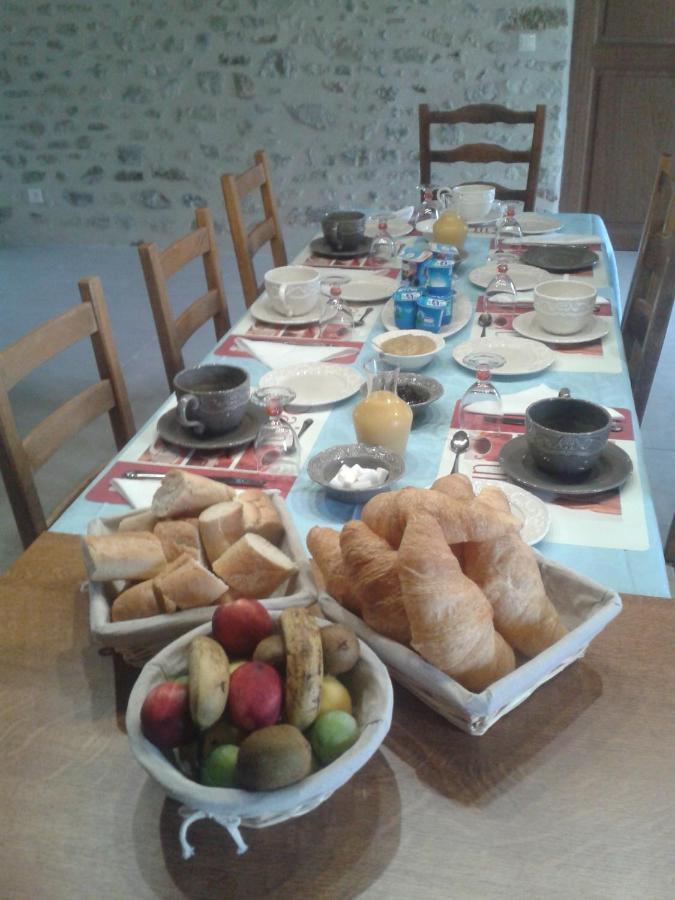 Domaine De La Rue Bed & Breakfast La Berthenoux ภายนอก รูปภาพ